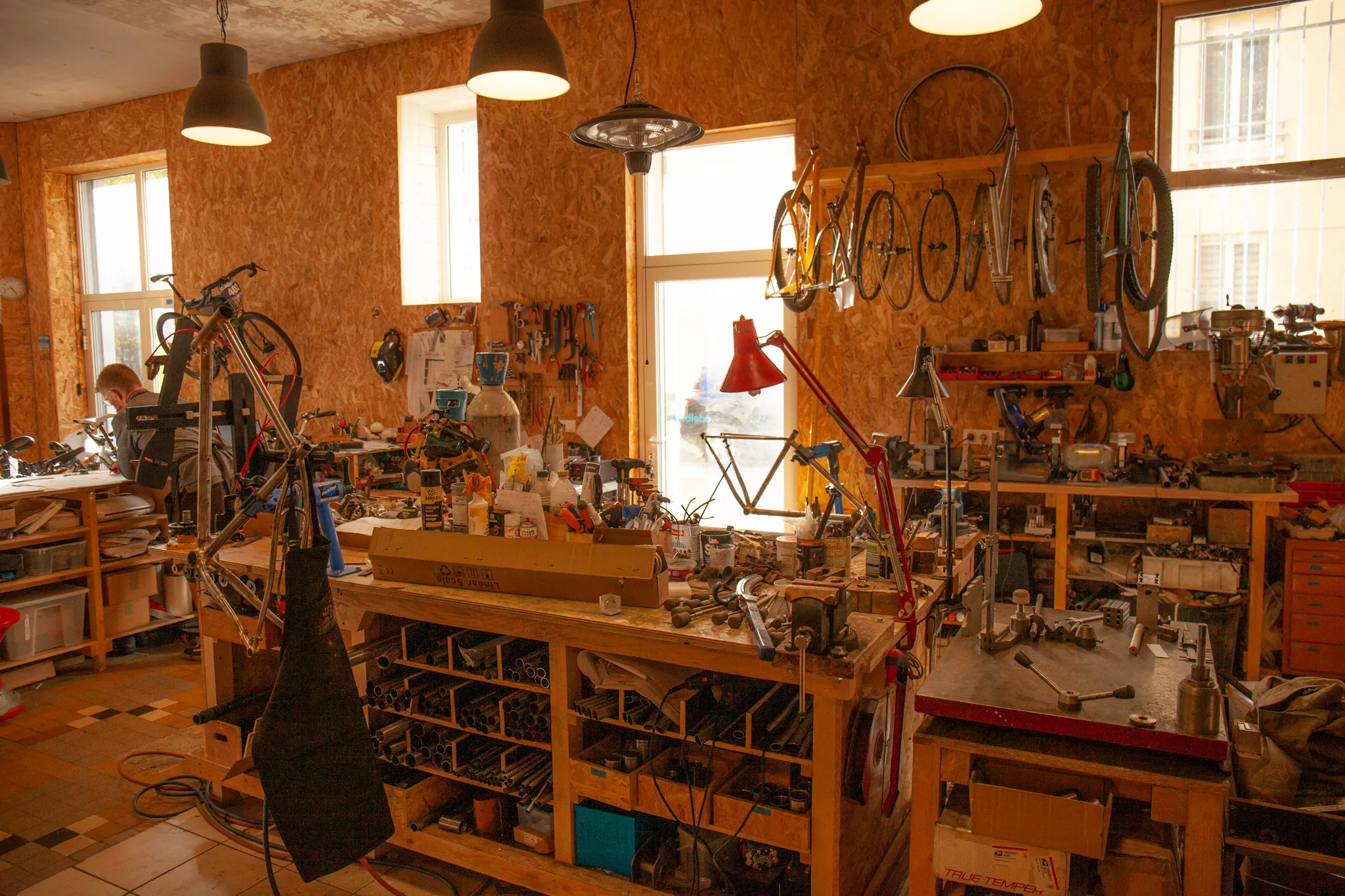 image d'illustration de la page À Propos - Photo de l'atelier d'Edelbikes